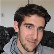 Un jeune bachelier pédagogue et patient qui désire rendre l'anglais et l'Histoire plus attrayants